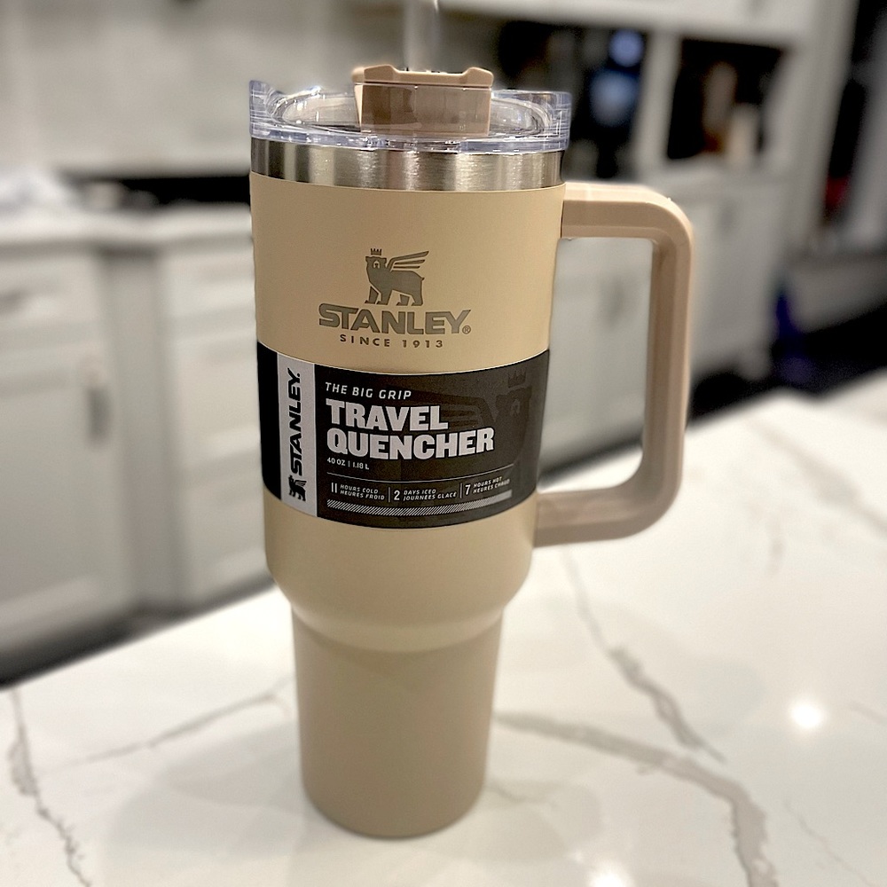COPY - NWT Stanley 40oz Quencher H2.0 FlowState Tumbler Driftwood. Perfect cond…